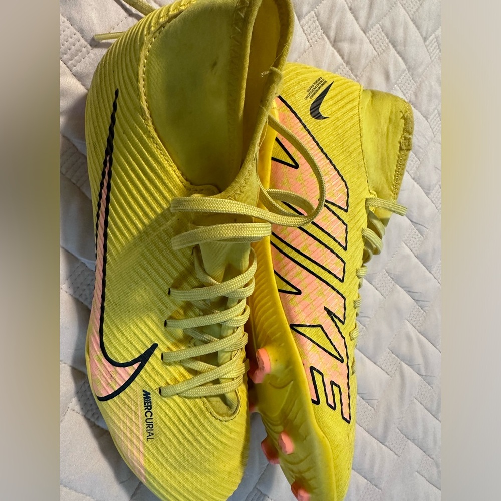 Size 6.5 Nike Soccer cleats, worn one season, great condition